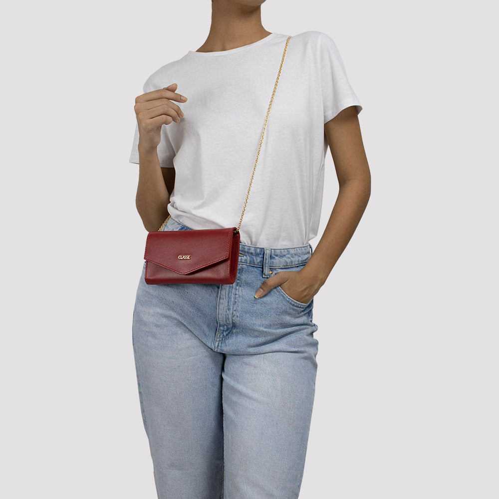 Bolsa Tiracolo de Couro Gabi com Corrente - Laca