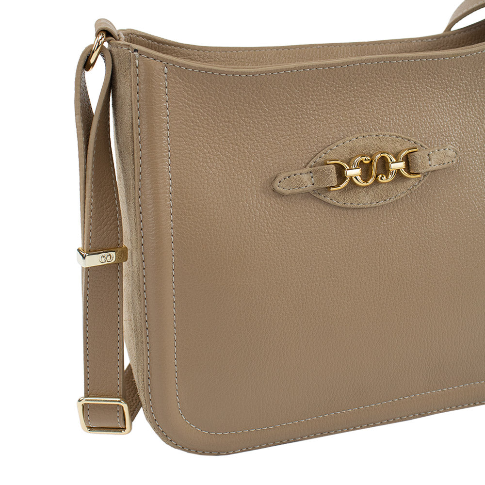 Bolsa de Couro Crossbody Isis Laterais em Camurça - Camel Camurça Avelã